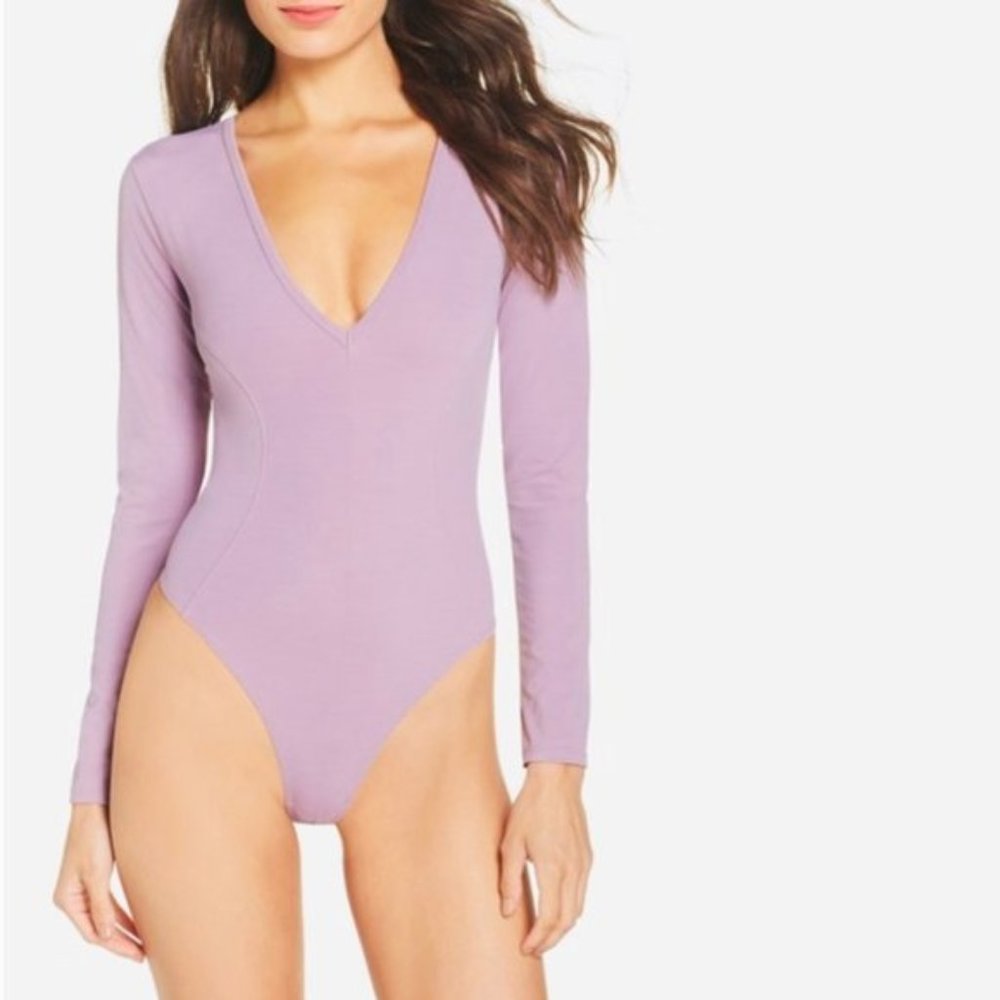 Free People | NWOT Lilac V-Neck Bodysuit 💜